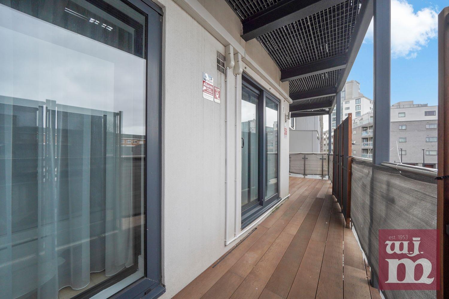 Linea Court, Bow